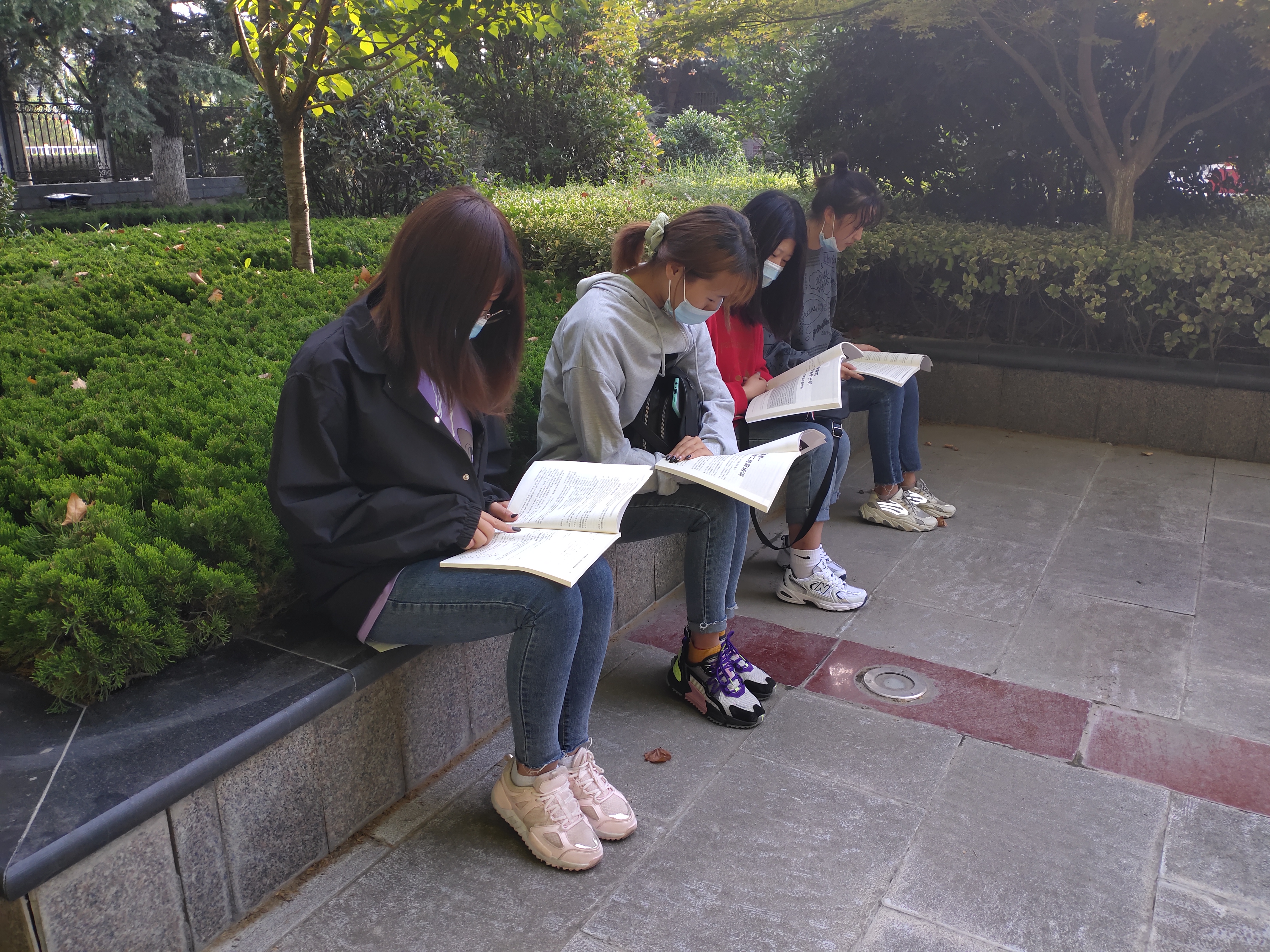 化工学院开展晨读活动